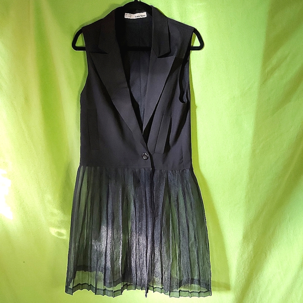 Elegant Black Sleeveless Vest with Sheer Skirt